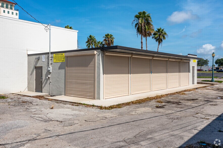 More Photos Of 2280 Main St, Sarasota Freestanding For Lease