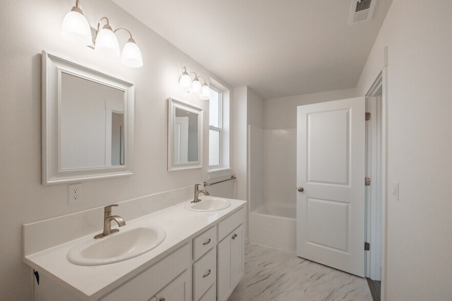 More Photos Of 37731 Rolltide Dr, Lebanon Apartments For Sale