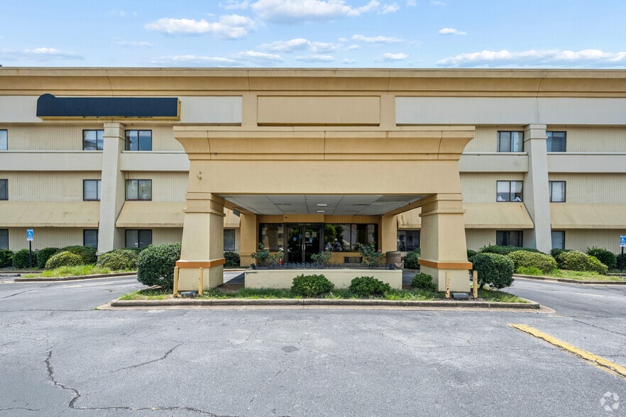 More Photos Of 2919 Warm Springs Rd, Columbus Hotel For Sale