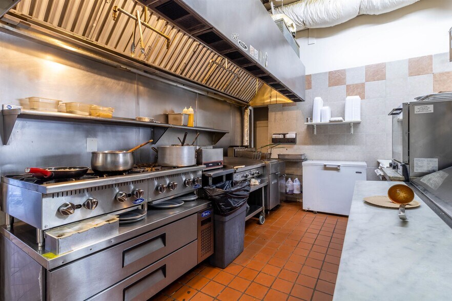 More Photos Of 212 New Jersey Ave, Wildwood Storefront For Sale