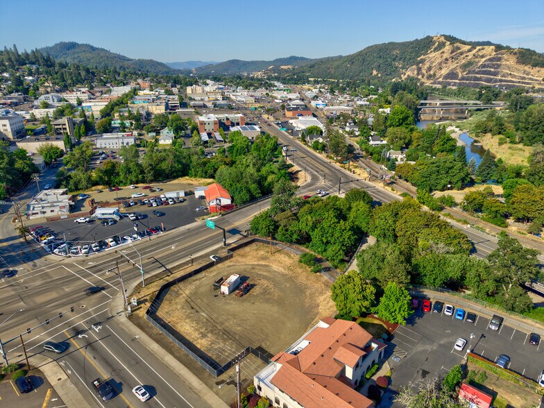 More Photos Of 328 NE Winchester St, Roseburg Land For Sale