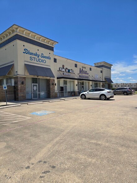 More Photos Of 12755 Walters Rd, Houston Storefront Retail Office For Lease