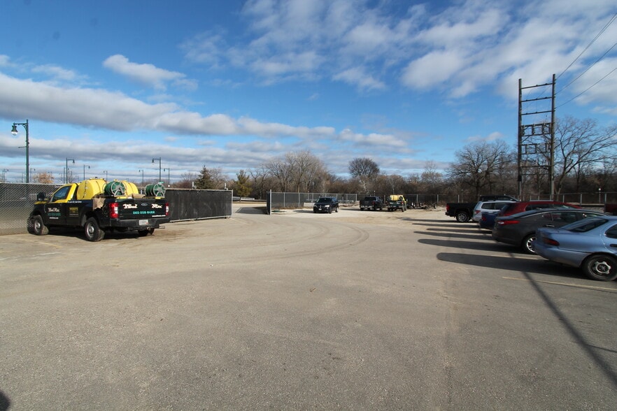 More Photos Of 400 S Pine St, Burlington General Retail For Sale