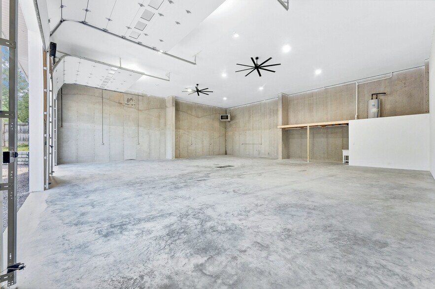 More Photos Of 42 Birch Hollow Rd, Morgantown Warehouse For Lease