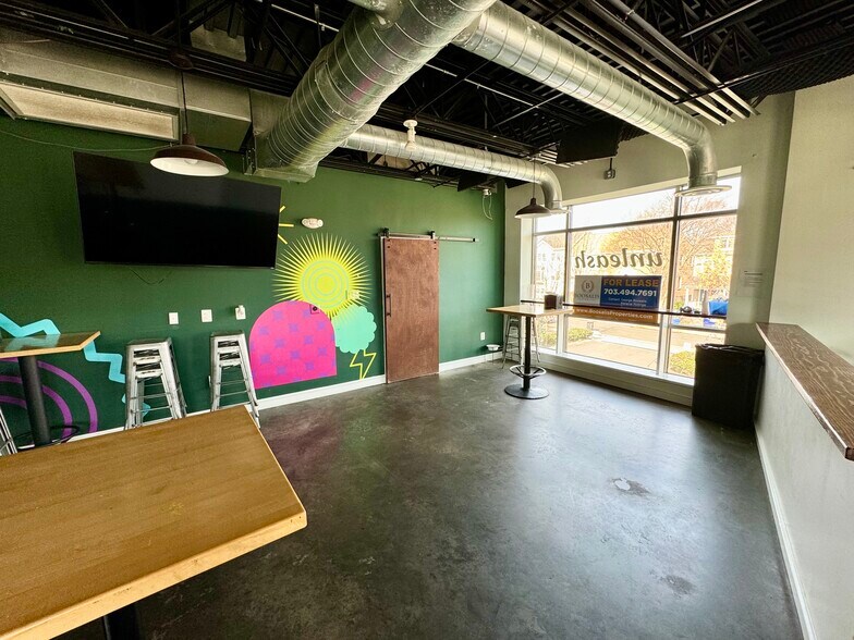 More Photos Of 529 E Howell Ave, Alexandria Restaurant For Lease