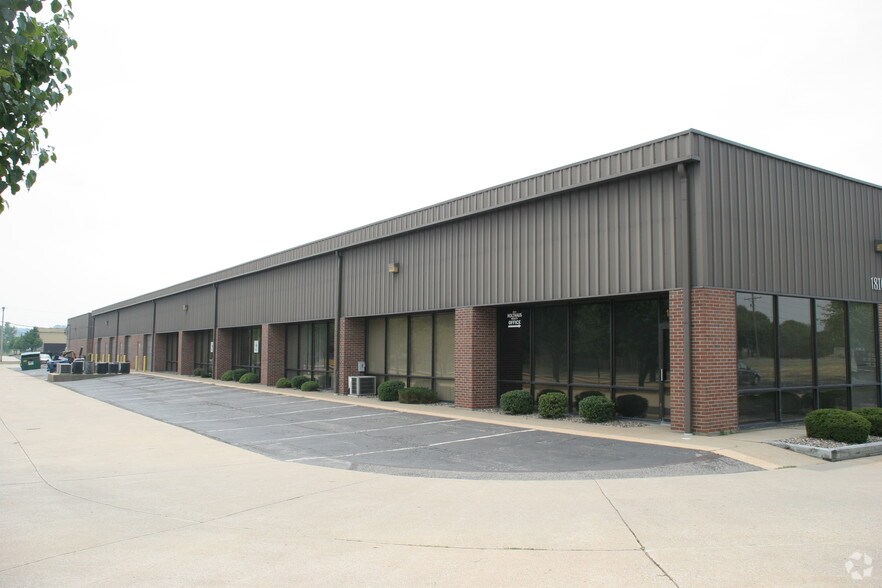 More Photos Of 18102 Chesterfield Airport Rd, Chesterfield Unknown For Lease