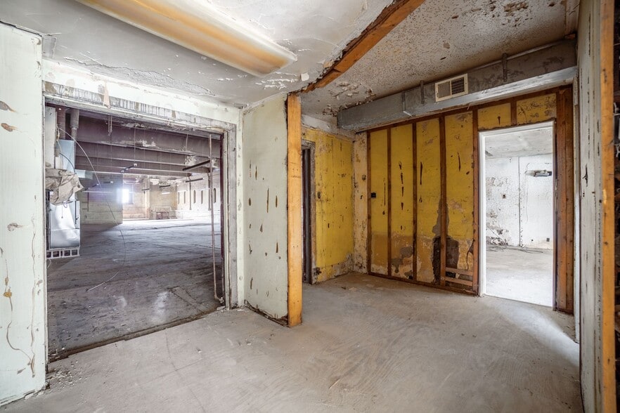 More Photos Of 132 North Ave, Pittsburgh Manufacturing For Sale