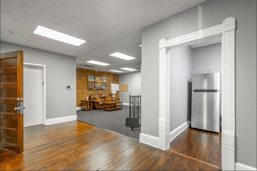 More Photos Of 111 E 8th St, Chattanooga Office For Sale