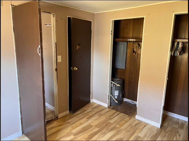 More Photos Of 5 Beverly Ln, Marissa Apartments For Sale