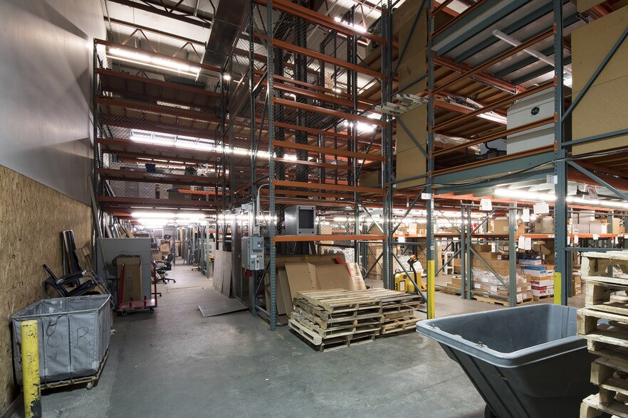 More Photos Of 10910 Mill Valley Rd, Omaha Light Distribution For Sale