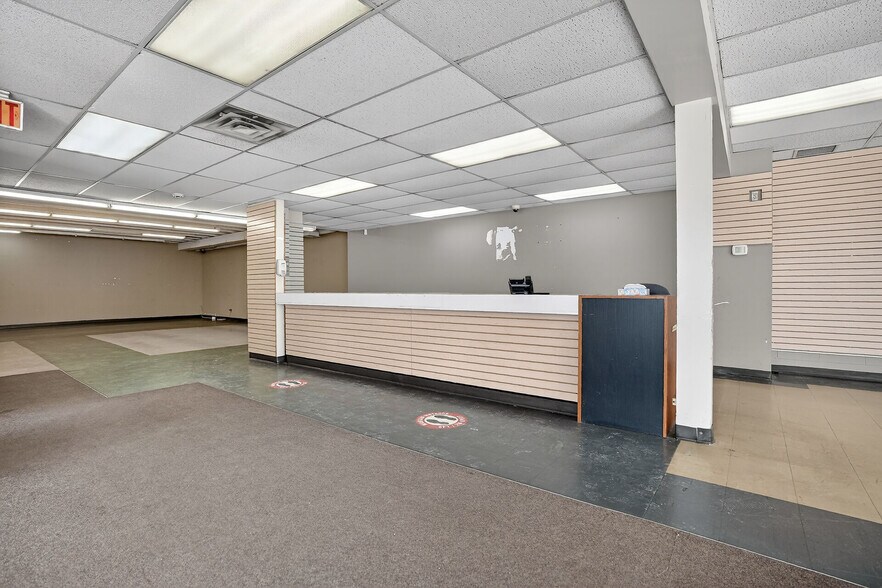 More Photos Of 812 Dundas St, London Freestanding For Sale