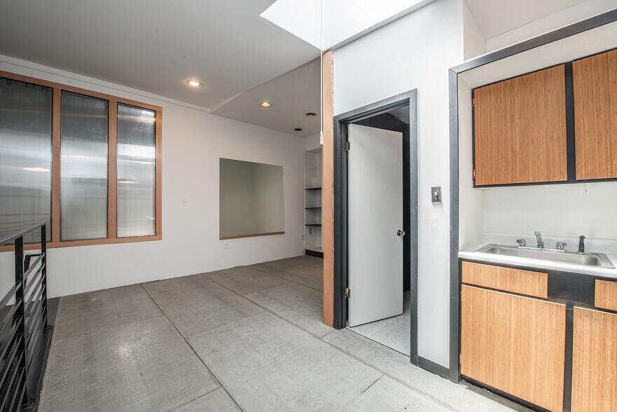 More Photos Of 577 Shotwell St, San Francisco General Retail For Sale