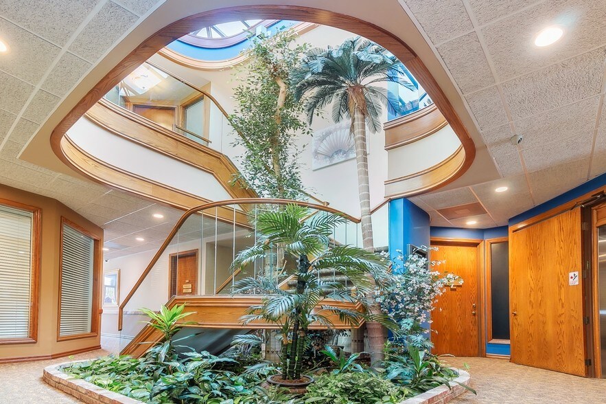 More Photos Of 22148 Sherman Way, Canoga Park Office For Lease