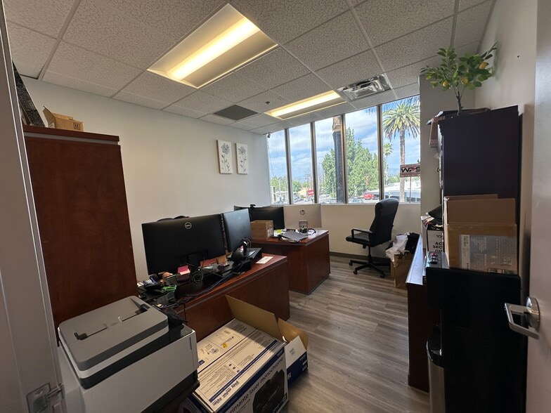 More Photos Of 18040 Sherman Way, Reseda Medical For Lease