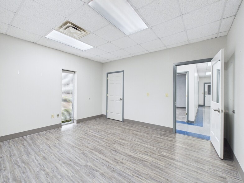 More Photos Of 6975 Flat Rock Rd, Midland Warehouse For Lease