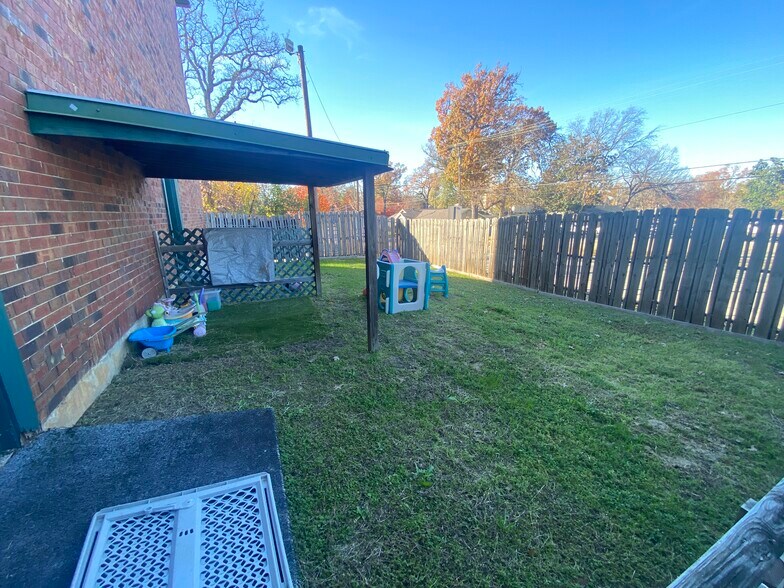 More Photos Of 111 W 5th St, Tyler Loft Creative Space For Lease