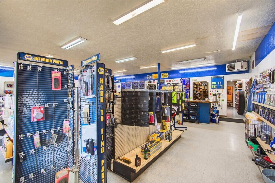More Photos Of 305 E State Route 4, Cathlamet Auto Repair For Sale