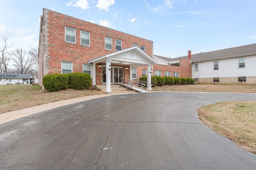 More Photos Of 8861 Botanical Ave, Caseyville Specialty For Sale