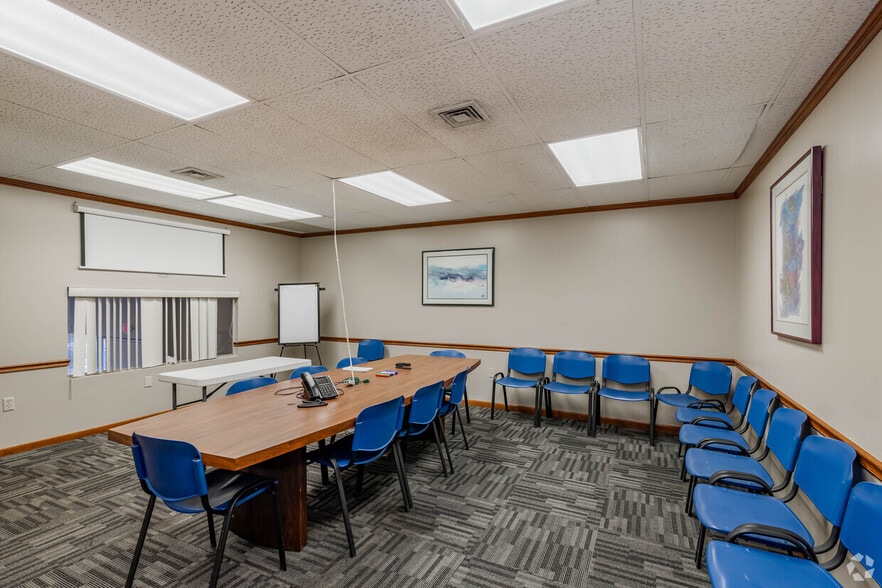 More Photos Of 1561 W Liberty Ave, Pittsburgh Auto Dealership For Lease