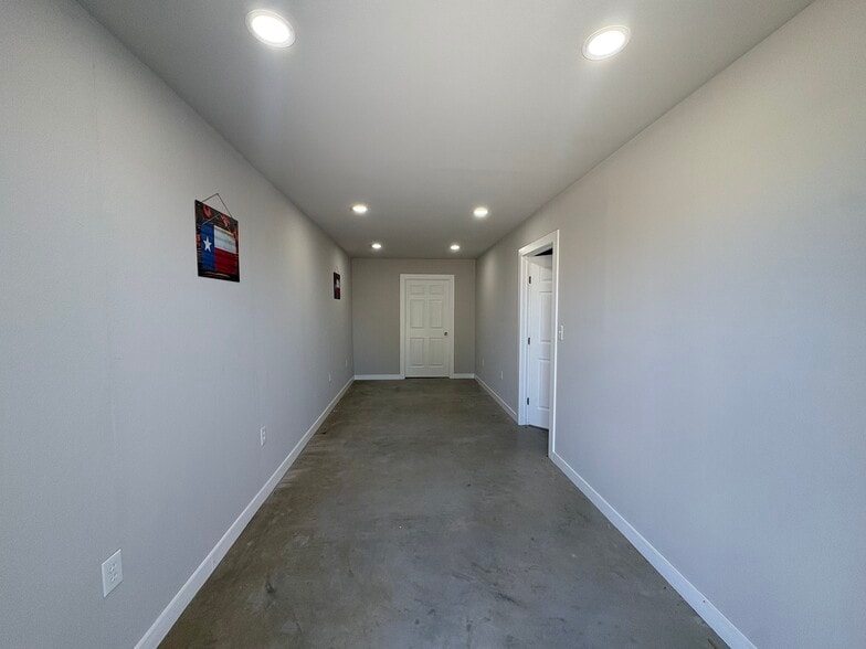 More Photos Of 2338 Fort Worth St, Grand Prairie Industrial For Sale