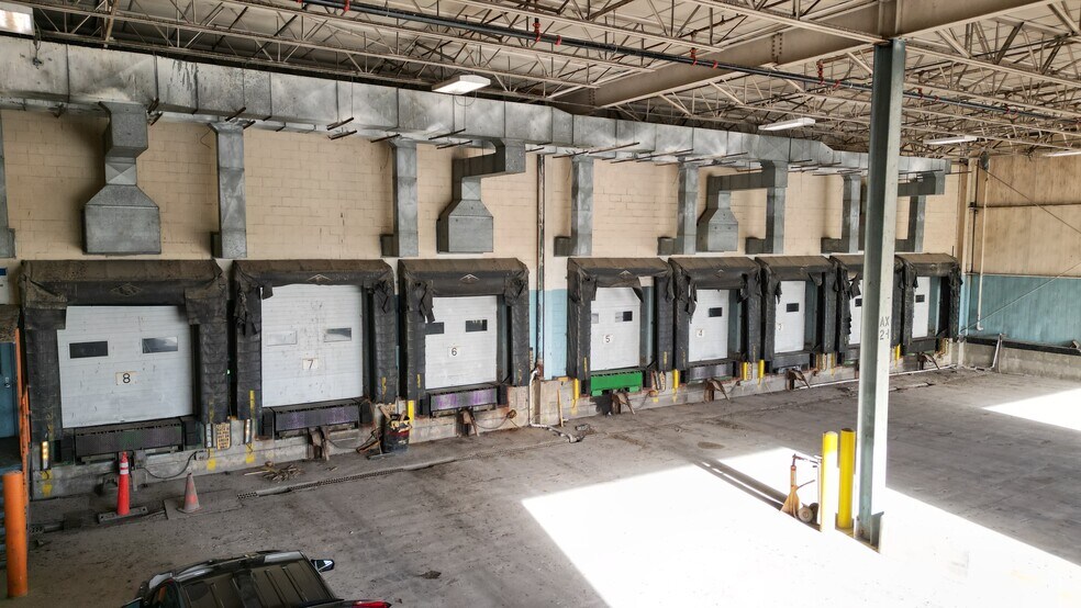 More Photos Of 801 N Union St, Dwight Manufacturing For Lease