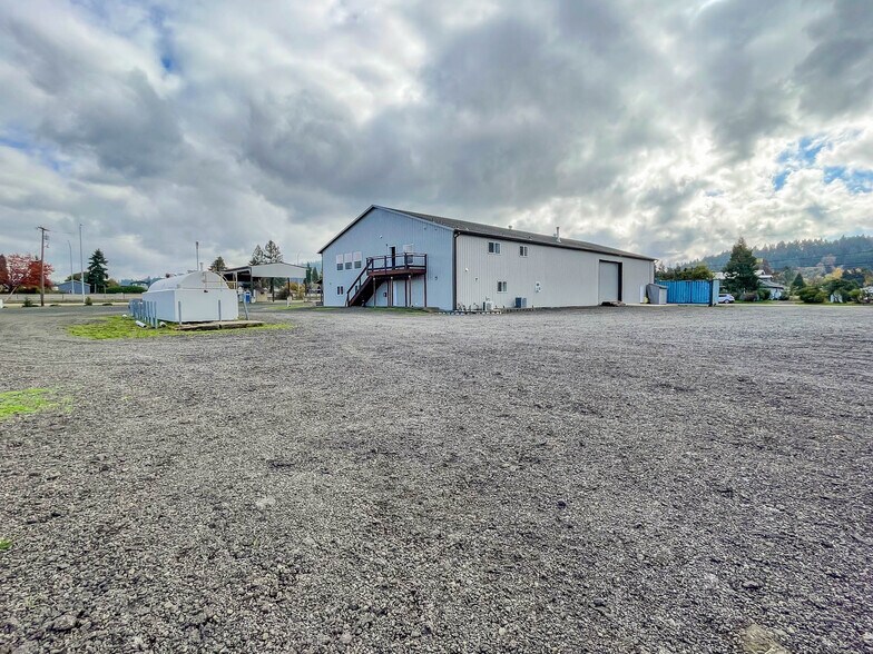 More Photos Of 1625 W Duke Rd, Sutherlin Warehouse For Sale