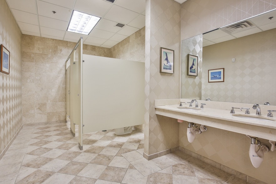 More Photos Of 500 Plantation Park Dr, Loganville Office For Sale