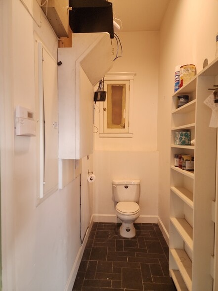 More Photos Of 800-810 W 9th St, San Pedro Office For Sale