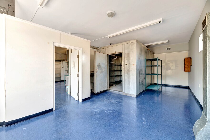More Photos Of 2107 Harrison Ave, Wilmington Light Distribution For Sale