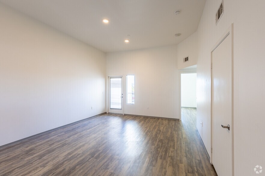 More Photos Of 18528 Chase St, Northridge Apartments For Sale