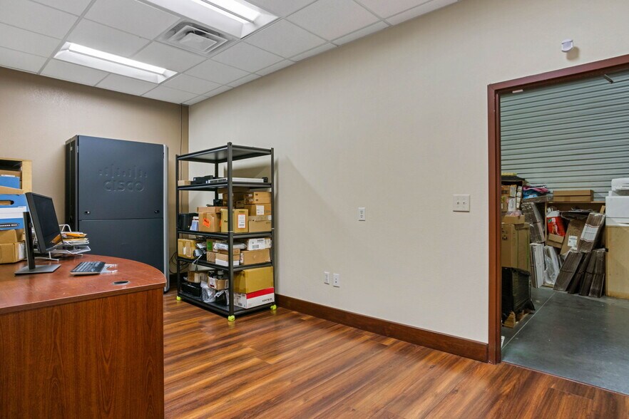 More Photos Of 8810 Commodity Cir, Orlando Showroom For Lease