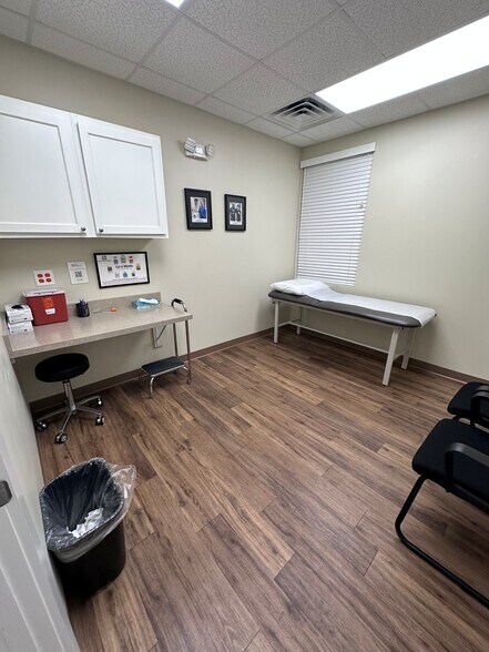 More Photos Of 3599 University Blvd S, Jacksonville Office For Sale