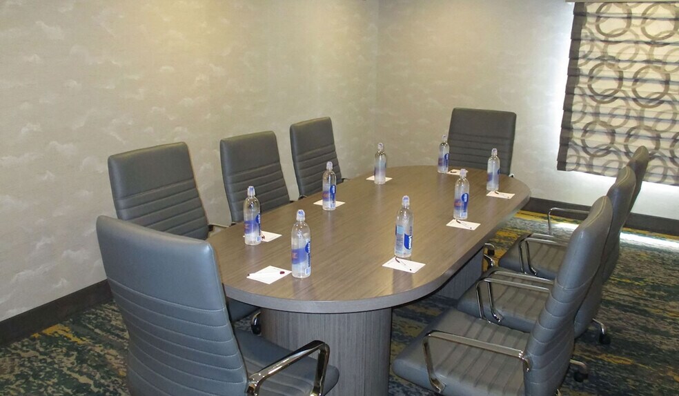 More Photos Of 604 1/2 Iaa Dr, Bloomington Hotel For Sale