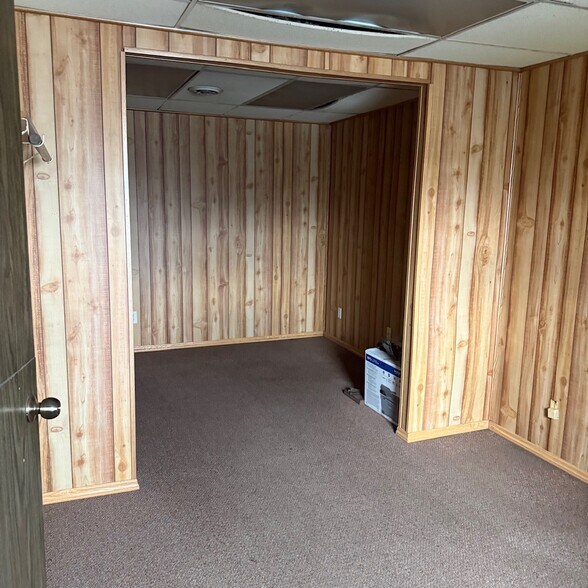 More Photos Of 2316 W Everett St, Appleton Warehouse For Lease