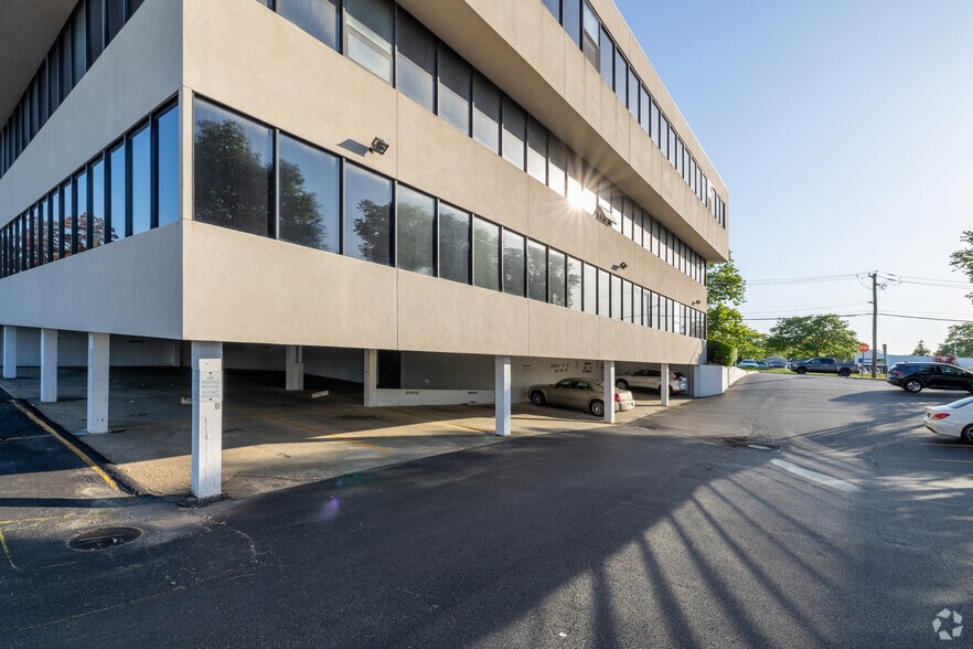 More Photos Of 990 Westbury Rd, Westbury Office For Sale