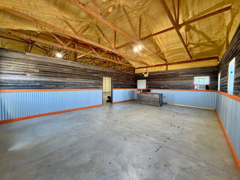 More Photos Of 8302 W 51st St, Tulsa Flex For Sale
