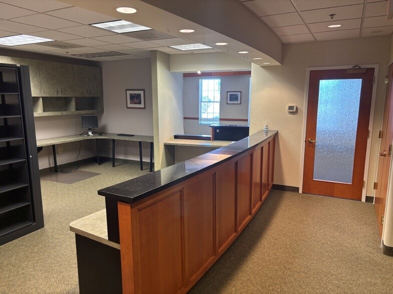 More Photos Of 6134-6138 Redwood Square Ctr, Centreville Medical For Sale