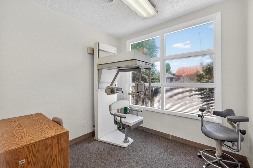 More Photos Of 249 E Redondo Ave, Long Beach Medical For Sale