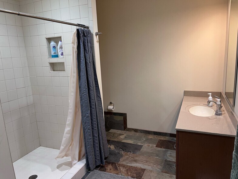More Photos Of 3006 Mount Vernon Rd, Hurricane Office Residential For Lease