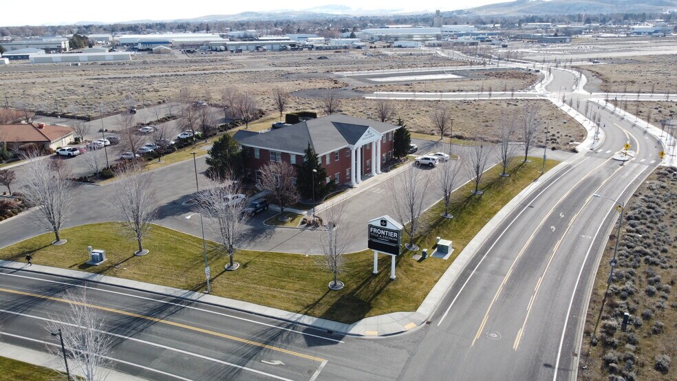 More Photos Of 6921 Crosswind Blvd, Kennewick Office For Sale