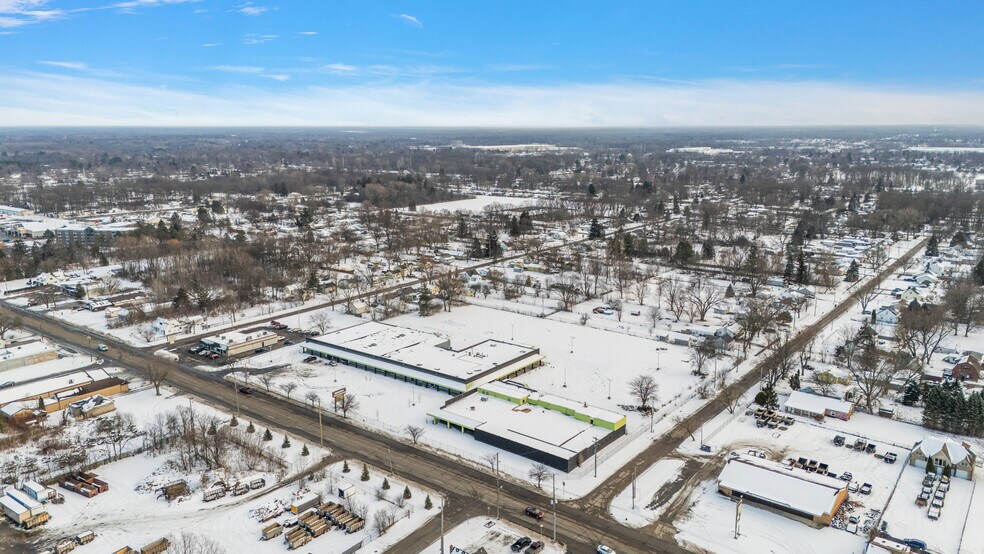 More Photos Of 3402 Richfield Rd, Flint Freestanding For Lease