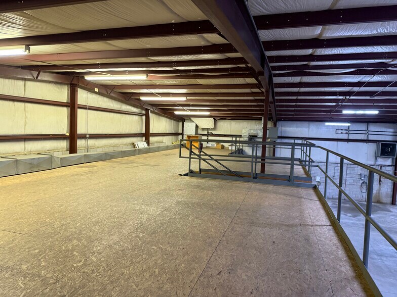 More Photos Of 1600 Commerce Rd, Holland Light Manufacturing For Sale