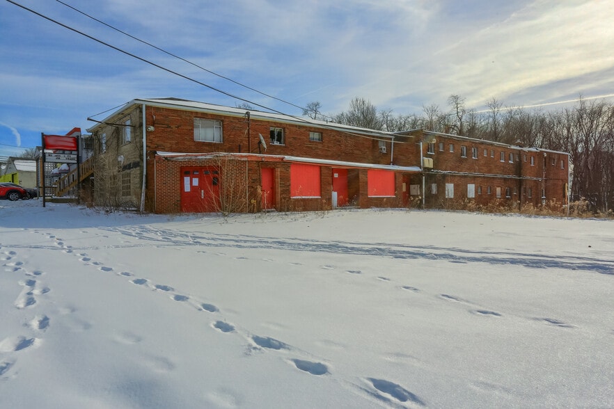 More Photos Of 225 Moon Clinton Rd, Coraopolis Warehouse For Sale
