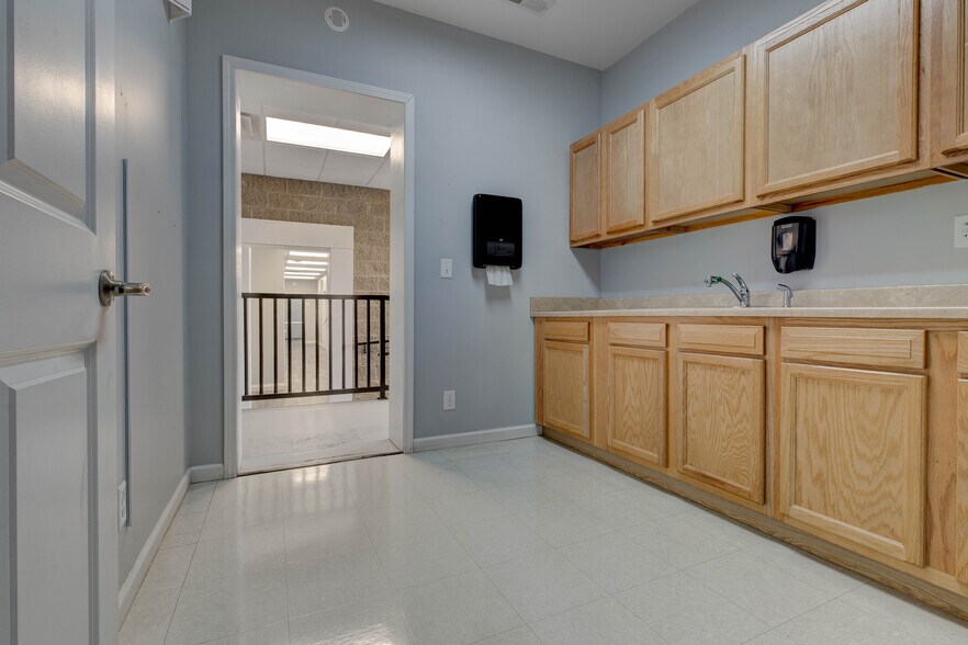 More Photos Of 270 Evans Ave, Mount Sterling Medical For Lease