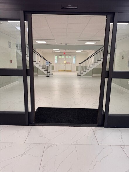 More Photos Of 1 Rossmoor Dr, Monroe Township Medical For Lease