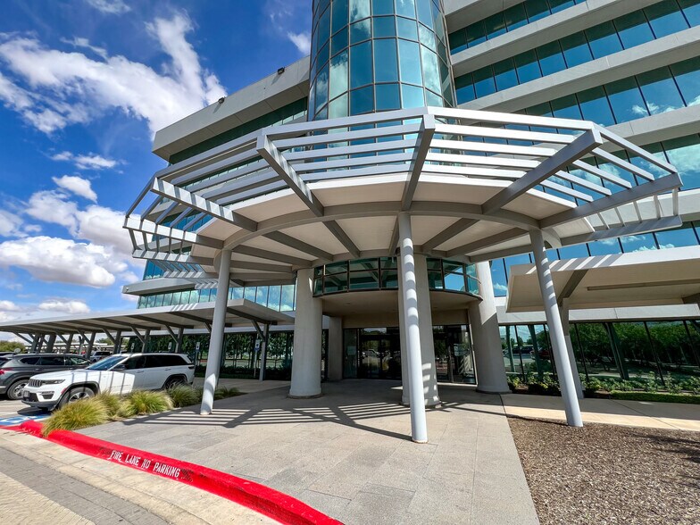 More Photos Of 303 Veterans Airpark Ln, Midland Office For Lease