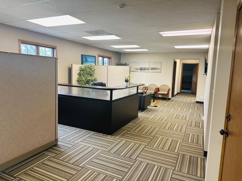 More Photos Of 1440 Maple Ave, Lisle Office For Lease