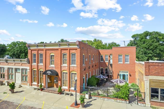 More Photos Of 215 Broadway St, Cottonwood Falls Hotel For Sale