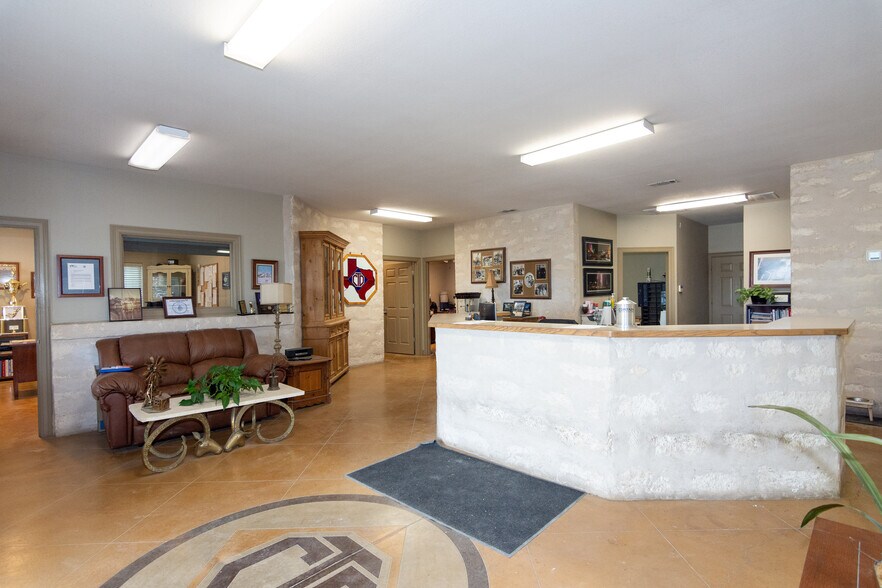 More Photos Of 2520 W Highway 290, Dripping Springs Light Manufacturing For Sale