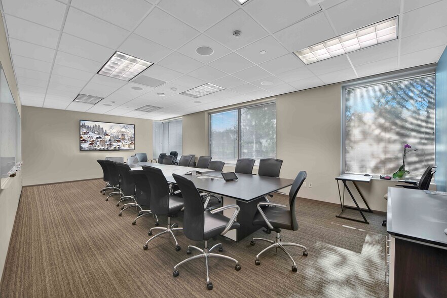 More Photos Of 681 Greens Pky, Houston Office For Lease